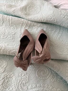 Yves Saint Laurent Taupe Bow Pointed-Toe Heel